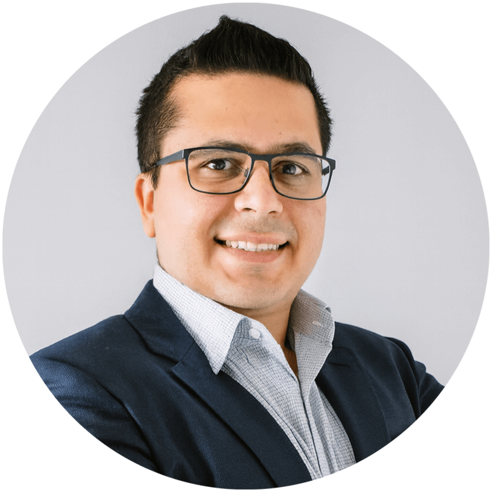 25-smar-customy-story-headshot-nclh-pedro